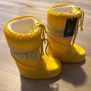 Moon boots, brand new, tags on, sunshine yellow